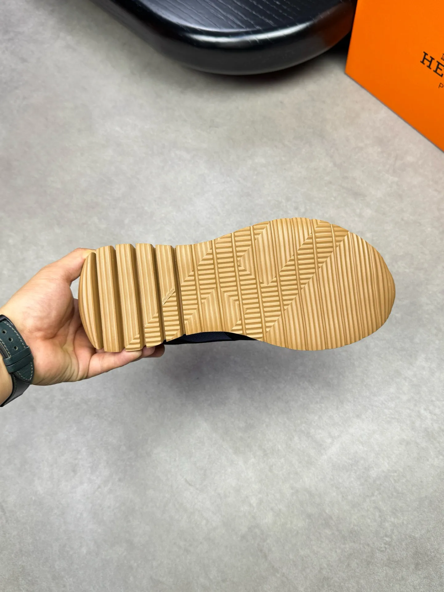 [HERMES] Hermès men's shoes 💰680💰 - high-end quality original items 🔍🔍🔍 casual sports shoes - upper: 🔝 suede environmentally friendly leather, brand high mercerized canvas body with forged ´H´ totem, tongue webbing injection molded brand logo - lining: brand canvas, foot pads; water-dyed cowhide -Outsole: ultra-light T men's shoes 💰U foam; two-color molded outsole -Ultra-high quality control, fine workmanship: highlighted (high-end, extravagance, grade) -Size: 39-44 (38, 45, can be customized)